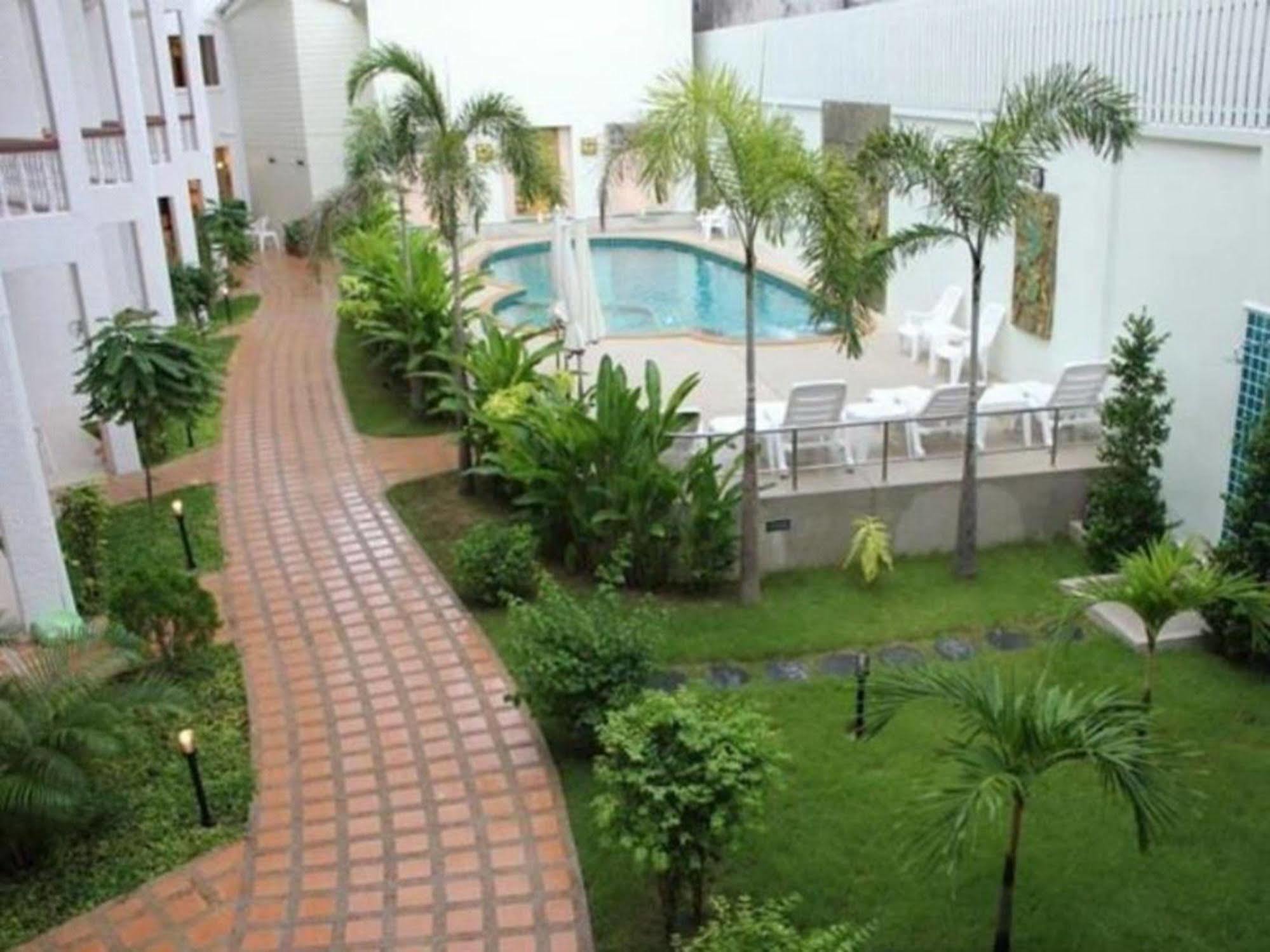Hotel Neptuna By Maduzi Phuket