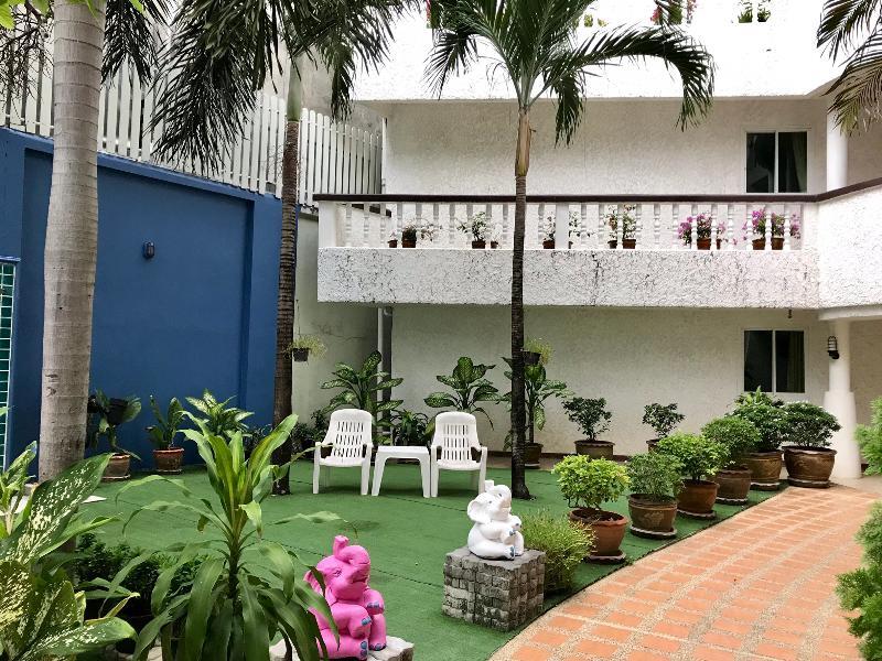 Hotel Neptuna By Maduzi Phuket